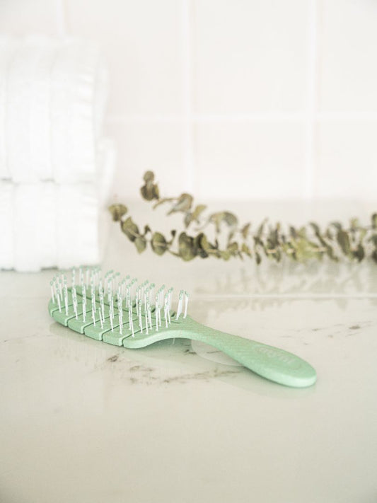 Wheat straw hair brush. - ESSENCE BEAUTY BOX