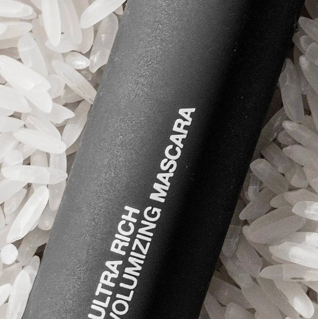 Mascara Volumizing Ultra Rich (Mini Format) - ESSENCE BEAUTY BOX