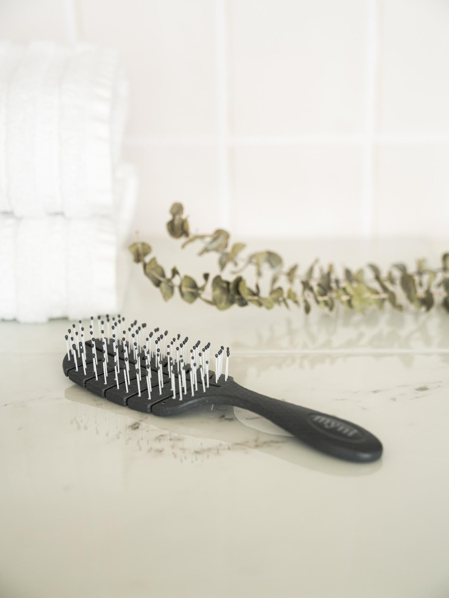 Wheat straw hair brush. - ESSENCE BEAUTY BOX