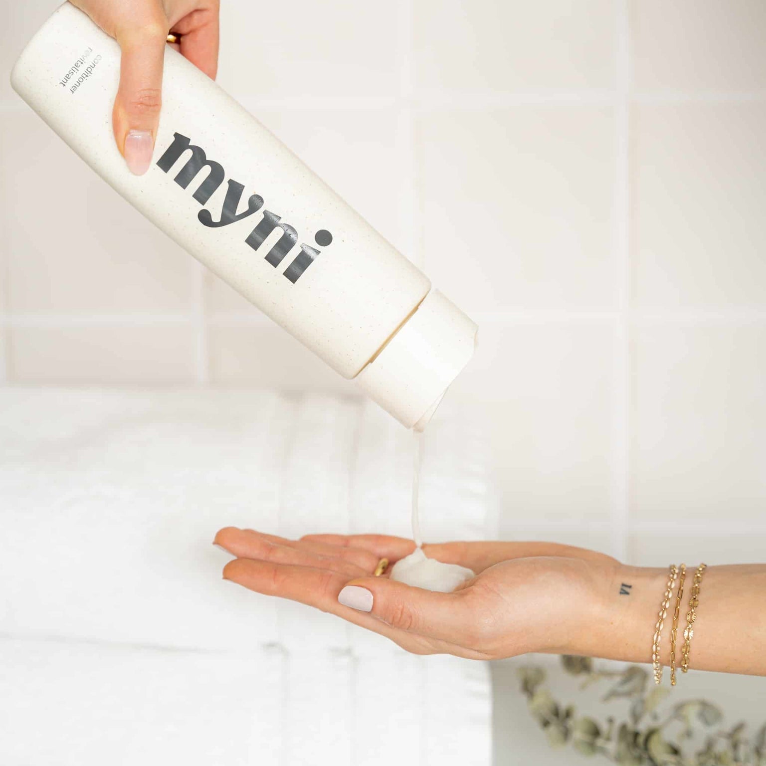 Eco Starting Box Shampoo Powder in Gel - ESSENCE BEAUTY BOX